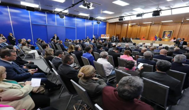 Maduro ordenó medidas frente al desajuste cambiario: “Se sobrecalentó el comercio”