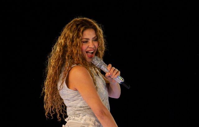 Shakira aplaza otro concierto de su gira por problemas del escenario en Chile