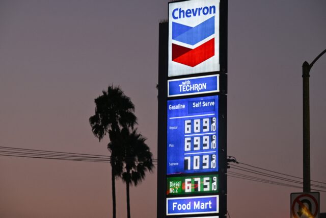 ¿Qué esperar de la economía venezolana tras el cese de operaciones de Chevron?