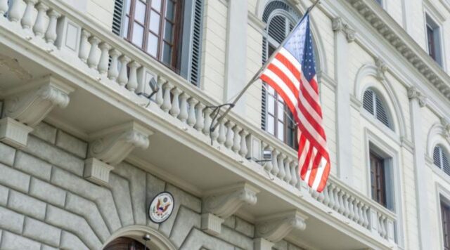 EE UU planea cerrar una docena de consulados en Europa