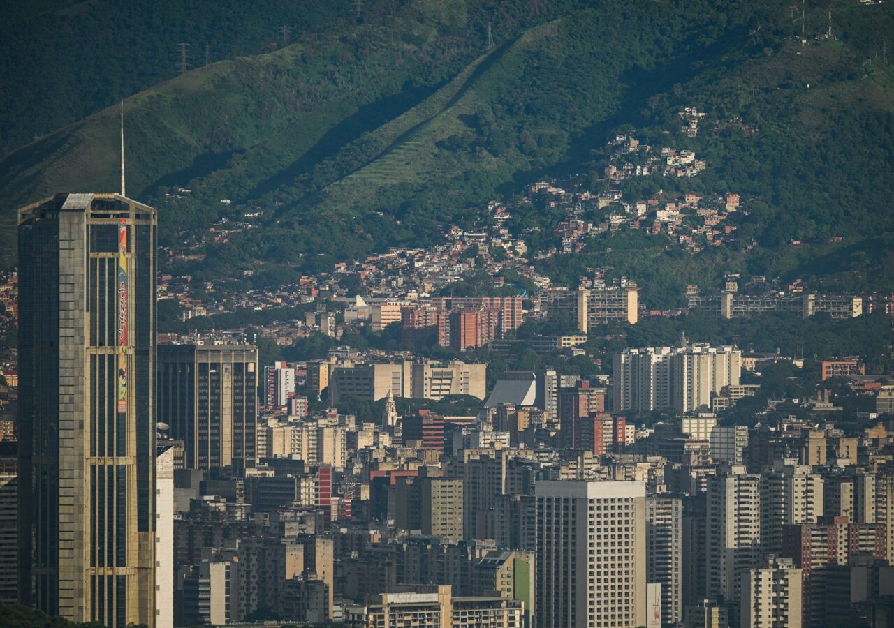 Multarán a quienes realicen actividades económicas sin permiso en el Distrito Capital