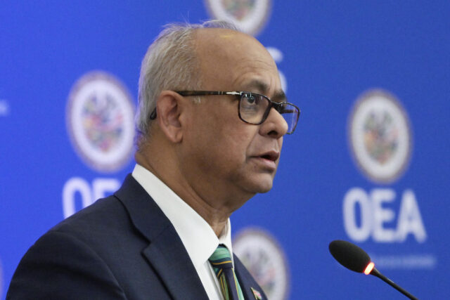¿Quién es Albert Ramdin, el nuevo secretario general de la OEA que promete diálogo con Maduro?