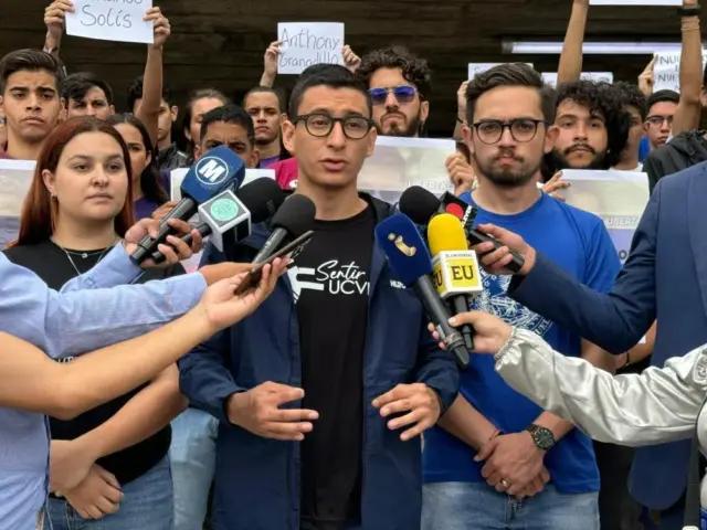 Estudiantes universitarios rechazan el proceso de reforma de la Constitución