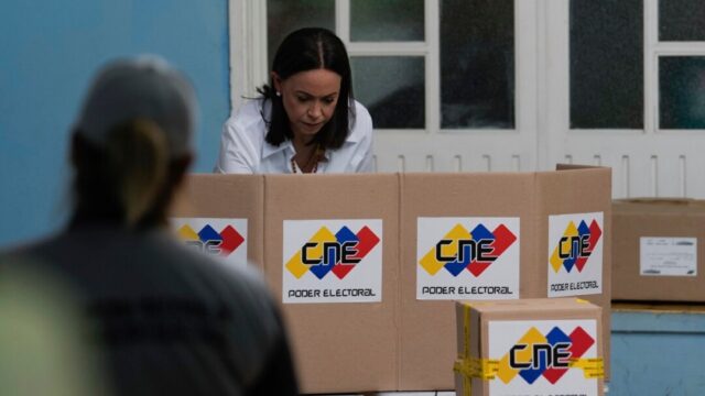 "Legitimar a Maduro" o "resistir": un viejo dilema electoral reabre las divisiones en la oposición