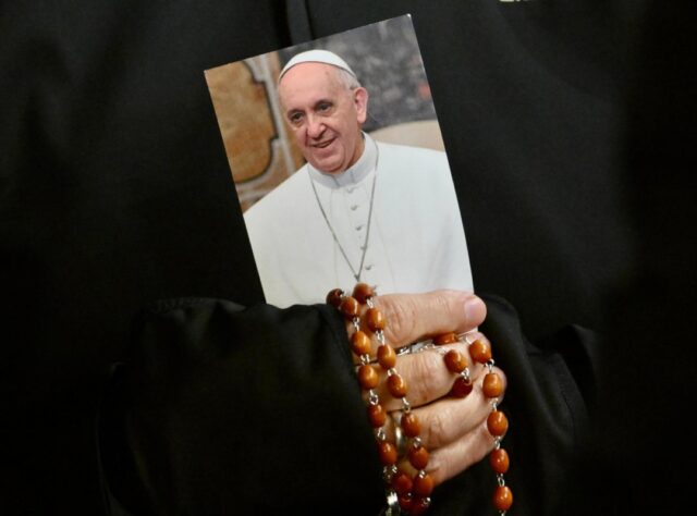 El Papa sufre nuevos episodios de insuficiencia respiratoria pero sigue lúcido