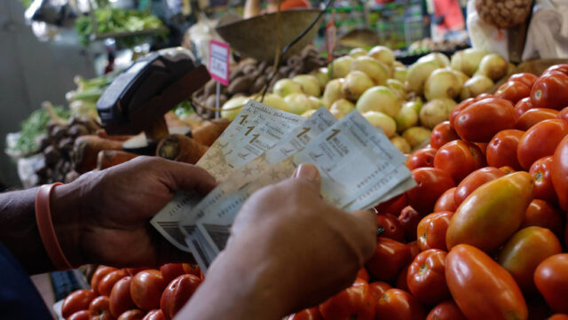 José Guerra: Venezuela registró en marzo la inflación más alta del mundo