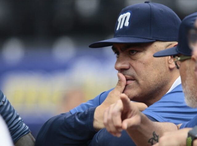 Eduardo Pérez continuará como mánager de Magallanes en la temporada 2025-2026