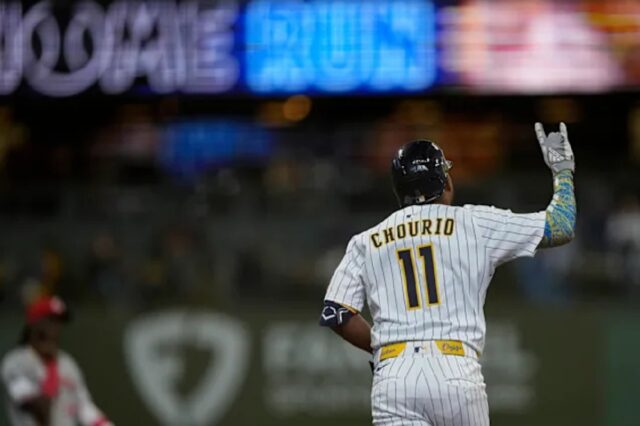 Jackson Chourio logra el segundo juego de su carrera con varios jonrones