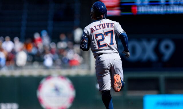 José Altuve suma 41 jonrones abriendo un juego
