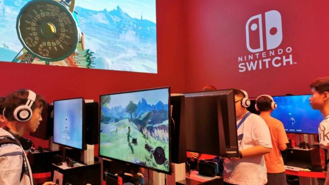 Cientos de personas estrenan el Nintendo Switch 2 en París