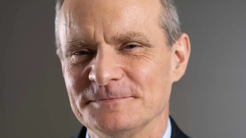 Simon Johnson Nobel de economía