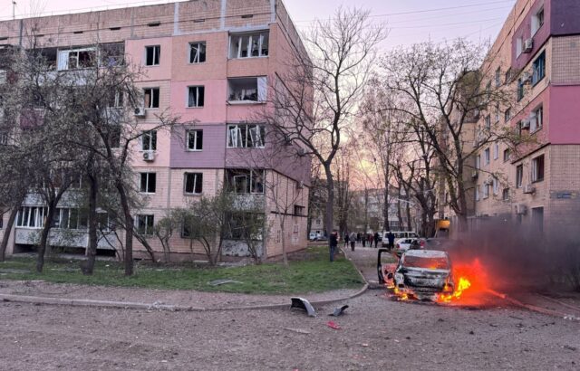 Ataque de Rusia a la ciudad natal de Zelenski causa 19 muertos, entre ellos 6 niños