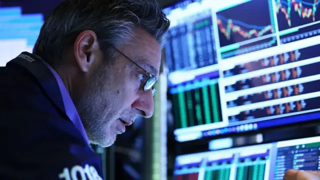 Cómo te afecta la caída de los mercados aunque no inviertas en bolsa