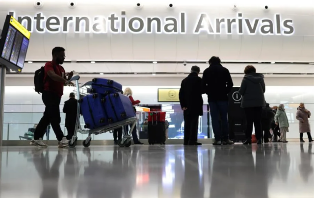 Reino Unido comienza a exigir el nuevo permiso de entrada a los viajeros comunitarios