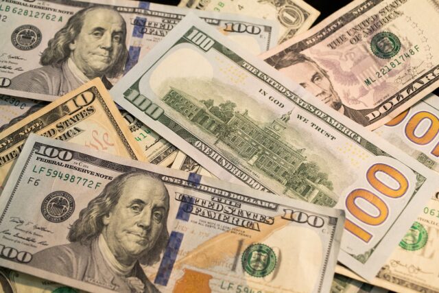 Precio del dólar paralelo continúa en alza: así cerró este martes