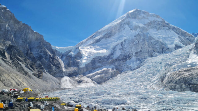 Nepal inicia emisión de permisos de escalada al Everest con nueva normativa ambiental