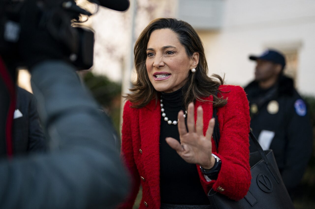 María Elvira Salazar celebra la reanudación del TPS para los venezolanos en EE UU