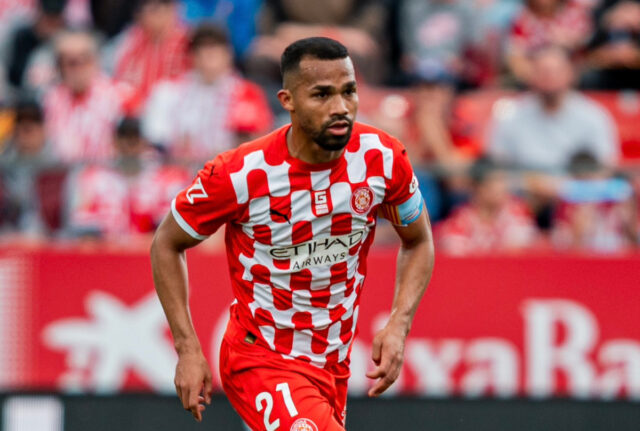 Yangel Herrera porta por primera vez la banda de capitán del Girona, que cae ante el Alavés
