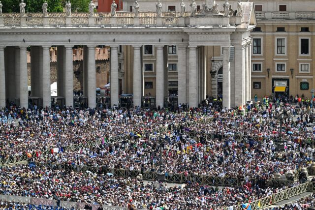 Unas 200.000 personas asistieron a la misa de inicio de pontificado de León XIV