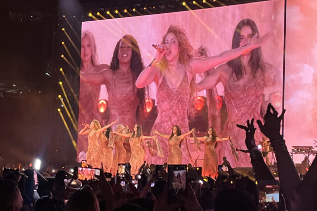 Shakira recordó su historia como inmigrante en el comienzo de su gira por EE UU