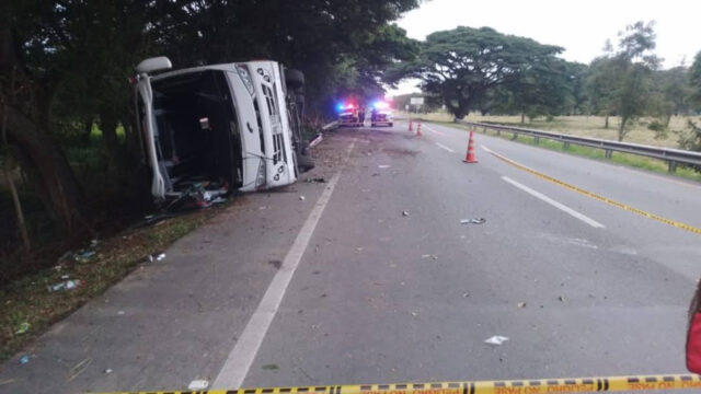 Una menor muerta y 22 heridos al volcarse bus que llevaba a equipo de fútbol en Colombia