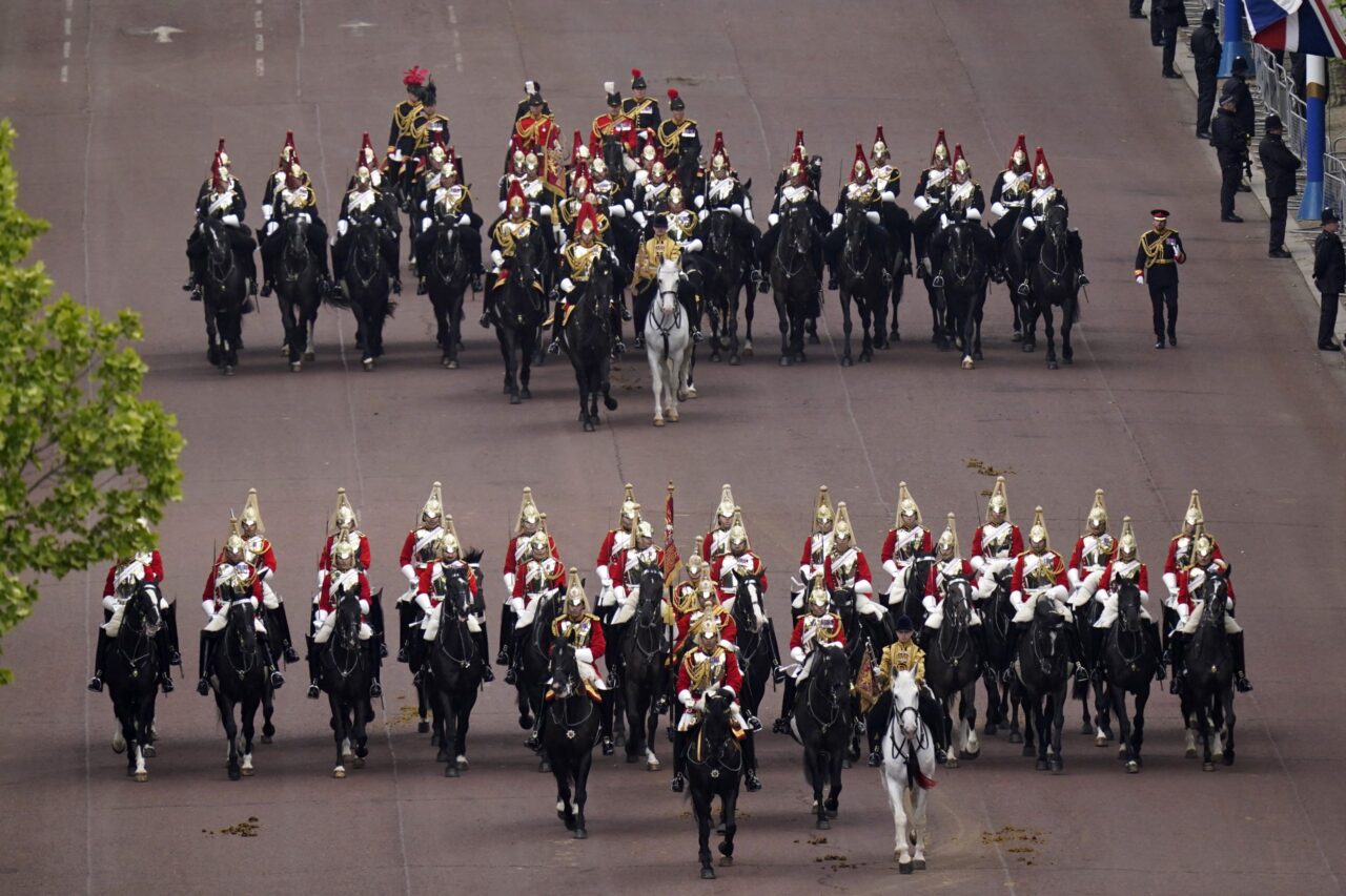 Reino Unido celebra con un desfile militar y fiestas populares los 80 años del fin de la Segunda Guerra Mundial
