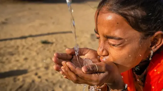 ¿Cuánta agua es demasiada agua?: los riesgos de la deshidratación y la sobrehidratación