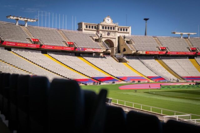 Alejandro Balde y Marc Casadó estarán disponibles para el clásico