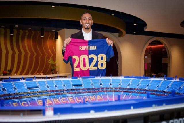 Raphinha renueva con el Barcelona hasta 2028