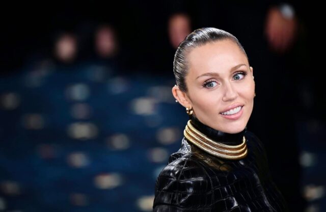 Miley Cyrus compartió con sus más grandes fans un adelanto de su nuevo álbum