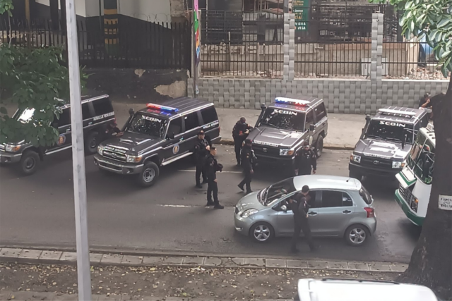 El CNP denuncia instalación de alcabala del Sebin frente a su sede en Caracas