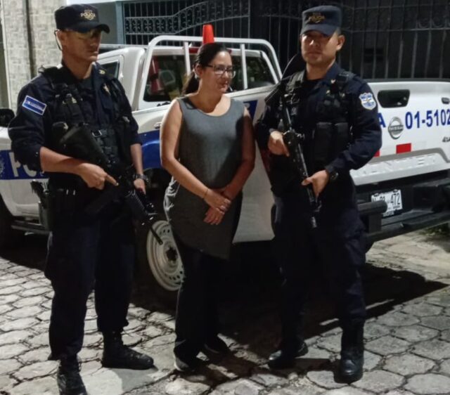 Detuvieron a abogada que asistía a migrantes venezolanos deportados a El Salvador