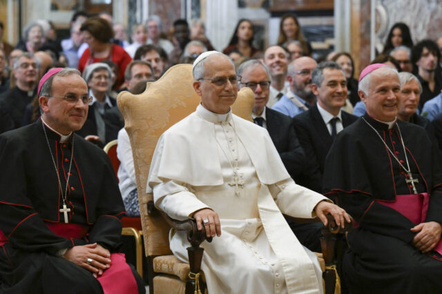 León XIV actualiza su Documento Nacional de Identidad peruano en El Vaticano