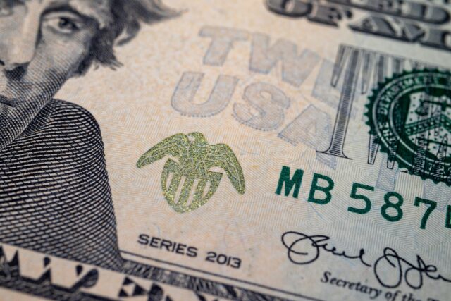 El dólar paralelo en Venezuela amplió la brecha con la tasa oficial este viernes