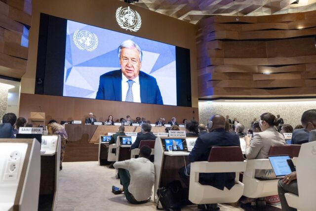 António Guterres: No puede haber un mundo habitable si la gente no tiene un lugar donde vivir