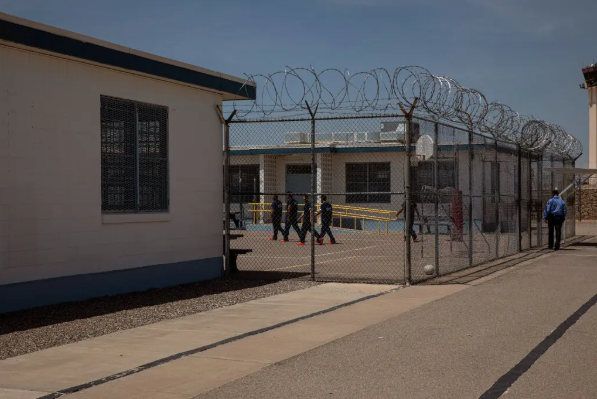 ICE viola los derechos humanos en cárcel migratoria de Texas