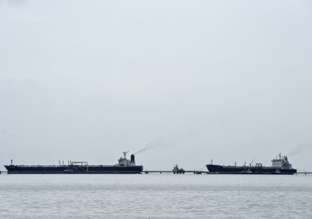 Caen los precios del petróleo tras anuncio de aumento de producción de la OPEP+