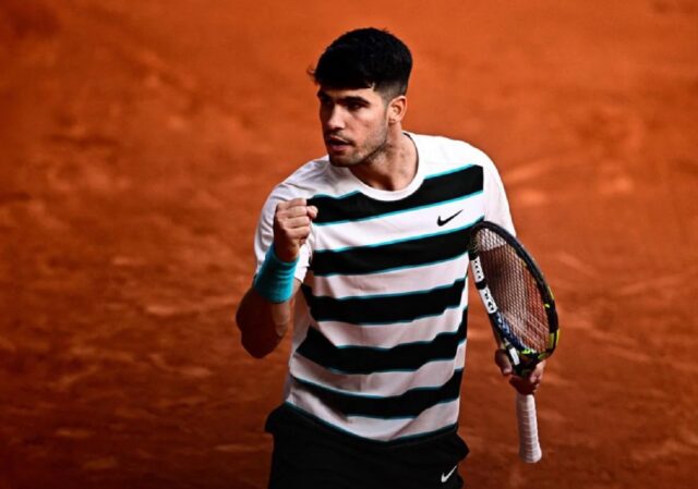 Alcaraz y Swiatek sufren por renovar título en Roland Garros