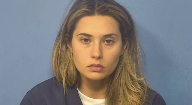 Exmaestra de Illinois enfrenta 55 cargos por abuso sexual contra estudiante