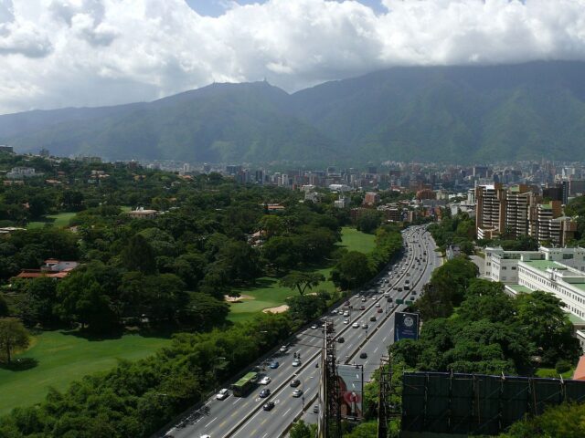 Prados del Este en alerta por mercado de los corotos
