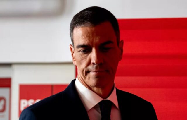 El gran derrumbe sanchista: de la tesis fusilada al banquillo de su ministro, su fiscal, su mujer y su hermano