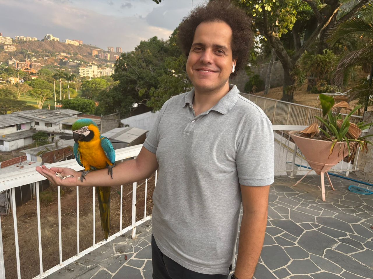 Pedro Urruchurtu en la embajada