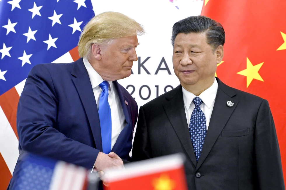 Presidente de Estados Unidos, Donald Trump, saluda a su homólogo a Xi Jinping, Presidente de la República Popular China. Foto AP
