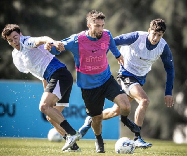 Uruguay convocó a 29 jugadores para enfrentar a la Vinotinto