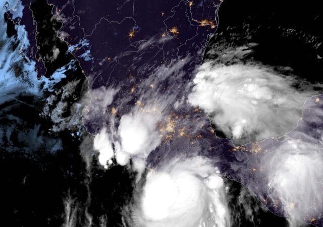 Huracán Erick alcanzó categoría 4 antes de su inminente impacto en costas del sur de México