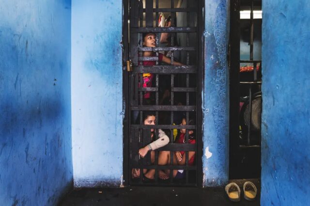 Mujeres detenidas en Venezuela sobreviven hacinadas y sin atención médica